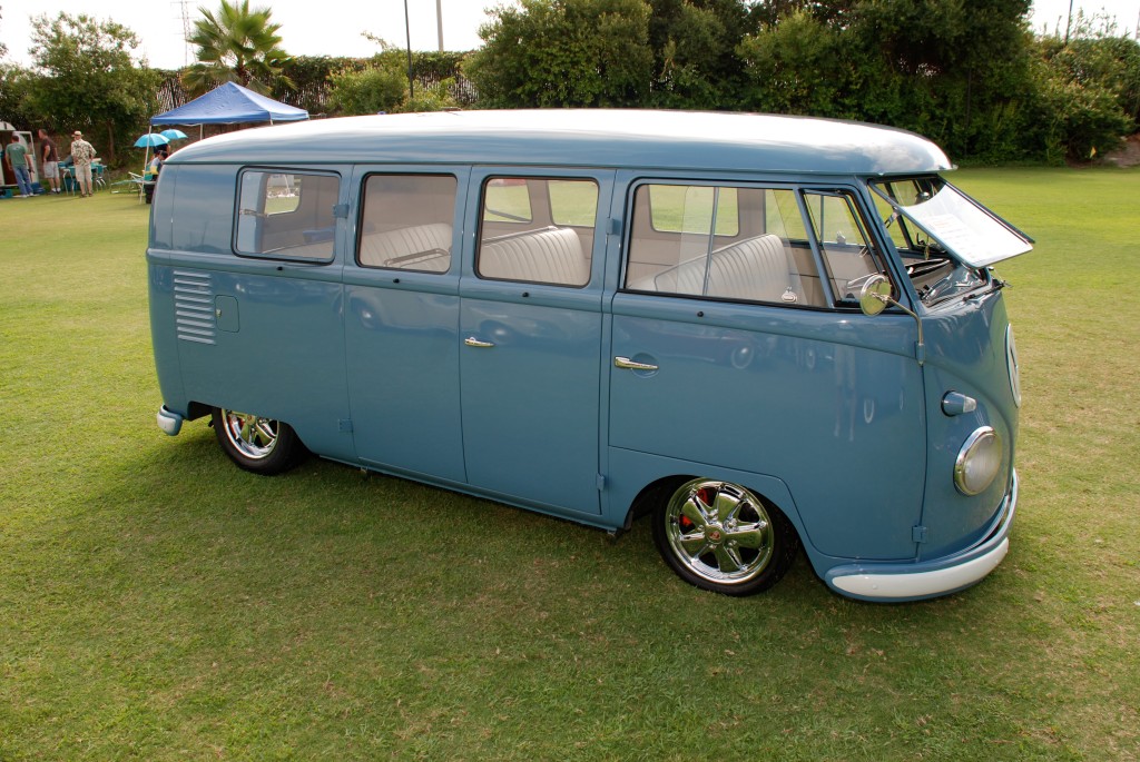 1957 kombi VW bus Underneath the suspension had been rebuilt and the 